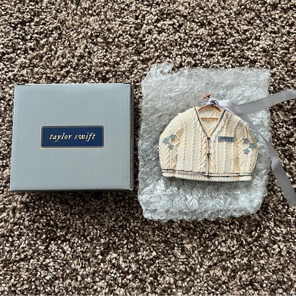 NEW Taylor Swift Cardigan Ornament Christmas - Picture 4 of 9